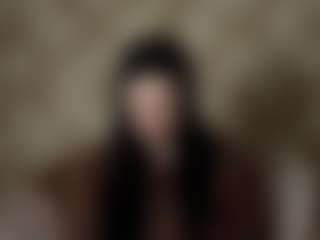 Live cam show with Luna - Nipple Piercings on AdultVida.com
