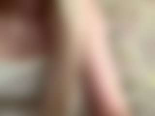 Live cam show with CharaDeatherage - Moaning on Camsoda