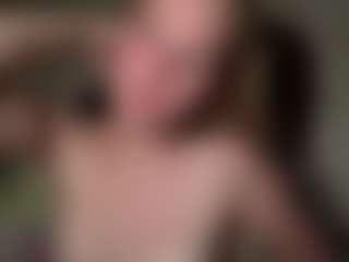 Live cam show with CharaDeatherage - Public on Mixed Magazine Live