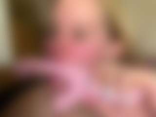 CharaDeatherage's Live Sex Cam Show