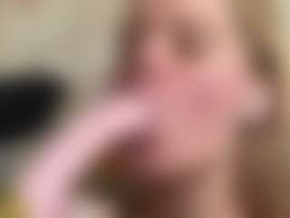 Live cam show with CharaDeatherage - Erotic Dance on livesuperchat.net