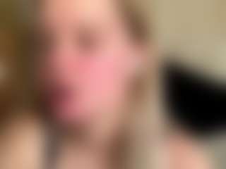 Live cam show with CharaDeatherage - Skinny on Camsoda