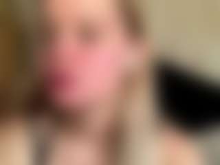 Live cam show with CharaDeatherage - Skinny on Camsoda