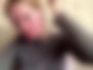 Live cam show with CharaDeatherage - Cute on Hubzter Live