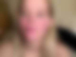 CharaDeatherage's Live Sex Cam Show