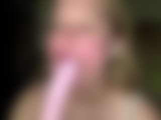 Spettacolo in cam dal vivo con CharaDeatherage - Moaning su Camsoda