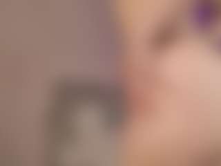 Live cam show with Seravine - Body Massage on makecum.org