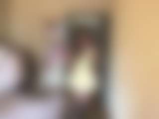Live cam show with Ellie - Shaved on Camsoda
