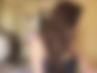 Live cam show with Ellie - Shaved on Camsoda