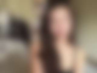 Live cam show with Ellie - Camel Toe on livesuperchat.net