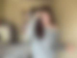 Live cam show with Ellie - Shaved on Camsoda