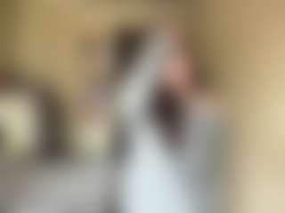 Live cam show with Ellie - Shaved on Camsoda