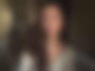 Live cam show with Ellie - Oil on Stripli.com