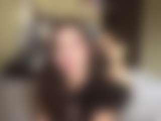 Live cam show with Ellie - Teen (18+) on Camsoda