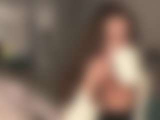Spettacolo in cam dal vivo con Ellie - Smoking su Camsoda