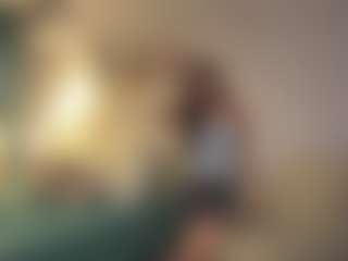 Live cam show with Ellie - Big Tits Small Tits on Mixed Magazine Live