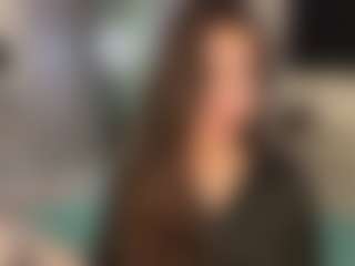 Live cam show with Ellie - Big Tits Small Tits on xDating