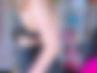 Live cam show with Emmaa-Kimm - Camel Toe on CamClone