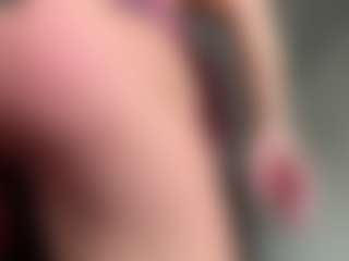 Live cam show with EulaMcleland - Tiny on Camsoda