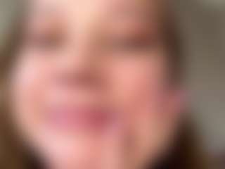 Live cam show with Julia - Eating Pussy on StripNow