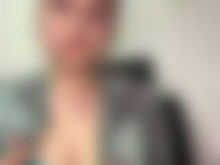 Live cam show with Julia - Nipple Piercings on Soda Cam