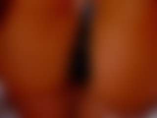 Live cam show with FoxySerenaX - Curvy on xDating