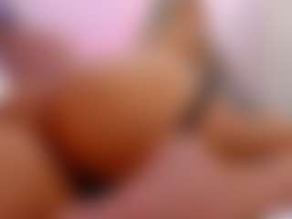 Live cam show with FoxySerenaX - Striptease on Camsoda