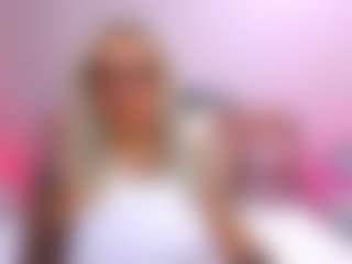 Live cam show with FoxySerenaX - Blonde Hair on StripNow