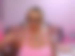 Live cam show with FoxySerenaX - Smoking on livesuperchat.net
