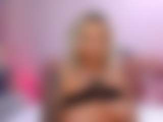 Spettacolo in cam dal vivo con FoxySerenaX - Domination su Camsoda