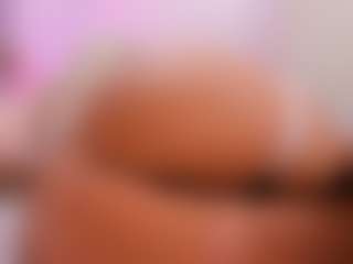 Live cam show with FoxySerenaX - Blonde Hair Curvy on anonymated.com