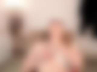 Live cam show with Ariana - Strip on googirlz