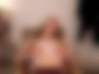 Live cam show with Ariana - Raven Hair on xDating