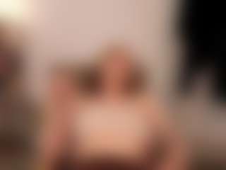 Live cam show with Ariana - Camel Toe on fapnchat
