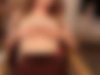 Live cam show with Ariana - Freak on Spunkpage
