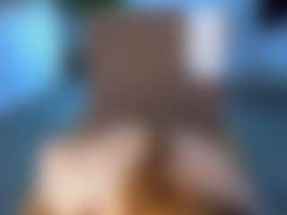 Live cam show with Ariana - Public on CamwithHer