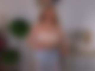 Live cam show with Ariana - Strapon on Fling VIP Chat