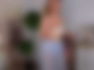 Live cam show with Ariana - Blue Eyes on chickslive.net