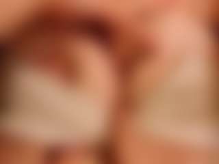 Live cam show with Ariana and Lina - Oil on Free Soda