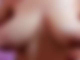 Live cam show with raye-williams - Milk on madthumbs
