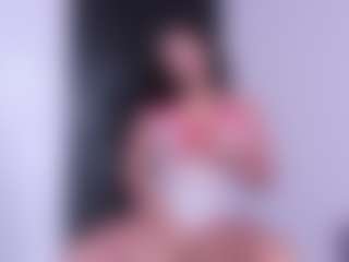 Show en direct avec Sisilv - Striptease sur Camsoda