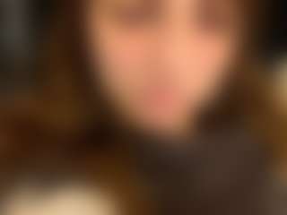 Live-Cam-Show mit TheolaKassis - Nipple Piercings auf Camsoda