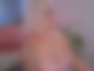 Live cam show with salomestorm - Blue Eyes on friskycurves.com