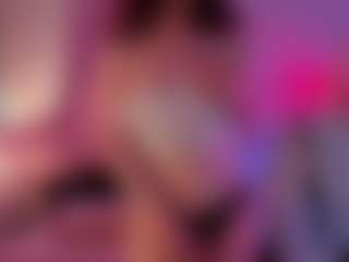 Live cam show with Elvienne - Smoke on friskycurves.com