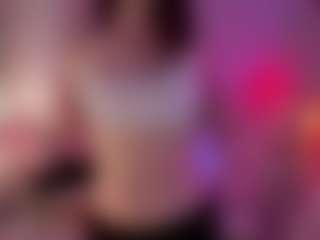 Live cam show with Elvienne - Skinny on Camsoda