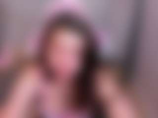 Live cam show with TrishaMoore - Flirt on xDating