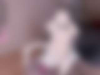 Live cam show with TrishaMoore - Twerking on AdultVida.com
