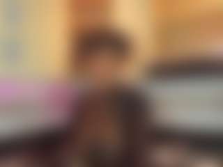 Live cam show with AmiraJones - Teen (18+) on xDating
