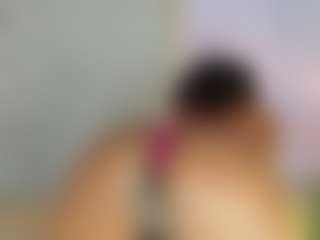 Live cam show with AmiraJones - Athletic Teen (18+) on CamwithHer