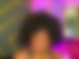 Live-Cam-Show mit AmiraJones - Ebony Petite auf Camsoda